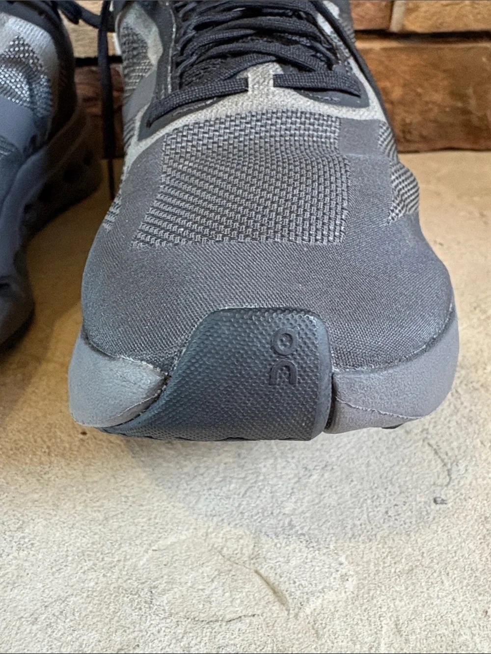 On Cloudsurfer Next men’s trainer running shoes sz  11 in black/grey